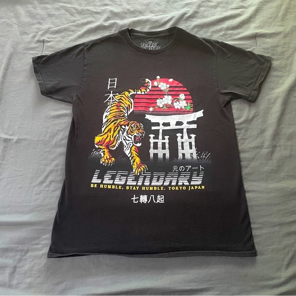 The young & wild Graphic t-shirt men’s sz small